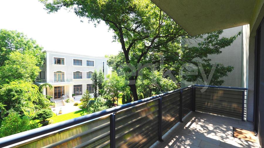 Apartament cu 3 camere semidecomandat, mobilat în Primăverii