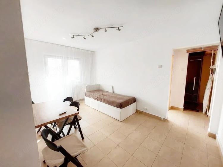 Apartament cu 3 camere semidecomandat, mobilat în Dacia