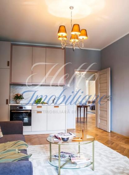 Apartament cu 3 camere semidecomandat, mobilat în Central