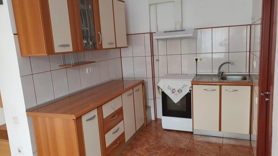 Casă individuală cu 20 camere cu Teren 313 Mp în Central