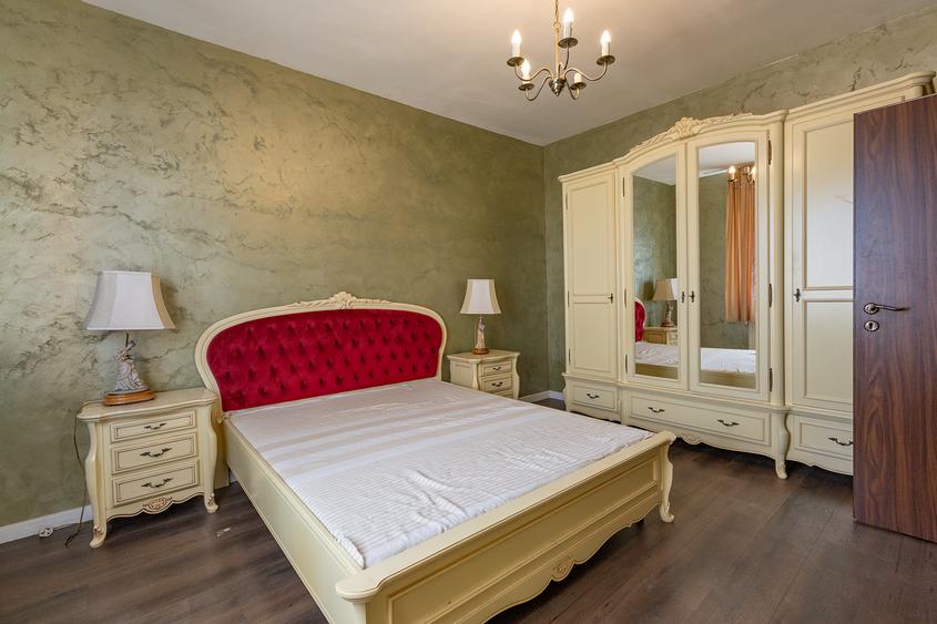 Casă individuală cu 7 camere cu Canalizare în Ronaț