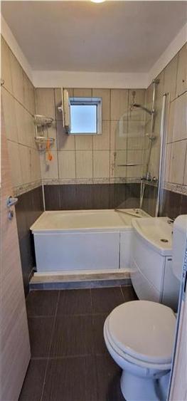 Apartament cu 3 camere semidecomandat, mobilat în Dristor