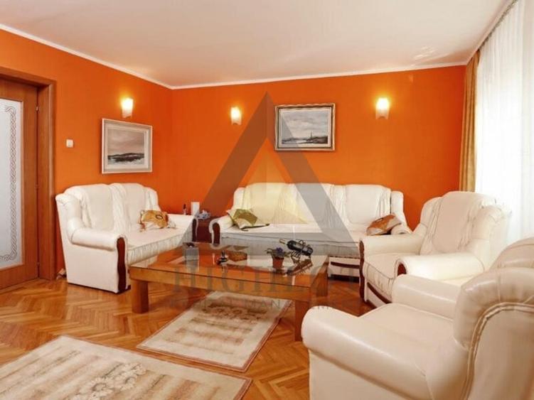 Apartament cu 3 camere decomandat, mobilat în P-ța Victoriei