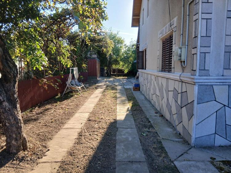 Casă individuală cu 5 camere cu Canalizare în Văcărești