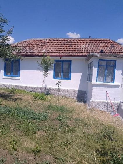 Casă individuală cu 4 camere cu Teren 3065 Mp în Urluiu