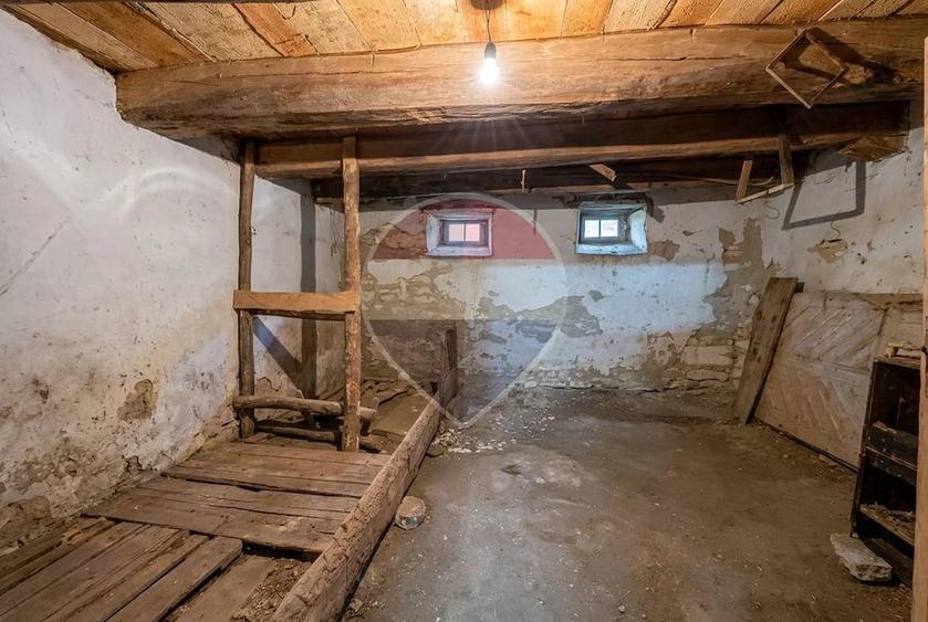 Casă cu 2 camere cu Teren 3618 Mp în Moldovenești