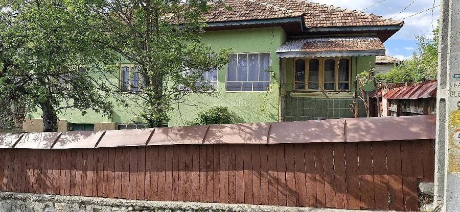Casă cu 4 camere cu Teren 1972 Mp în Glodeni