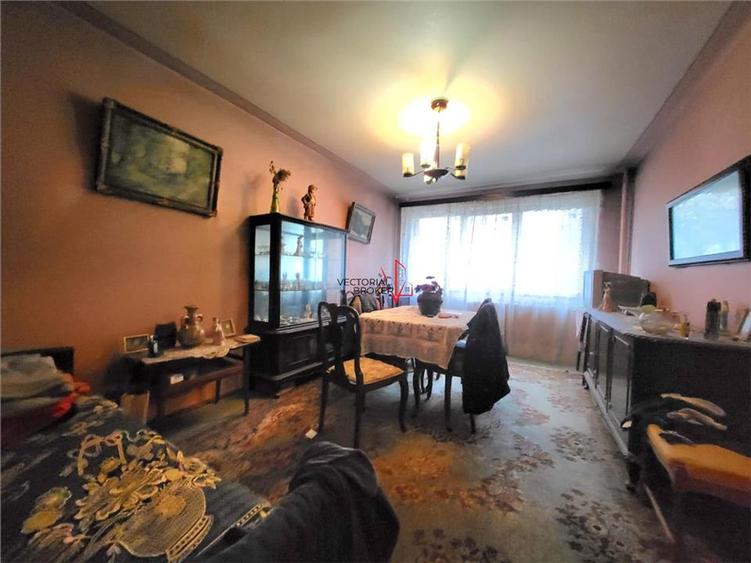 Apartament cu 3 camere semidecomandat în Theodor Pallady