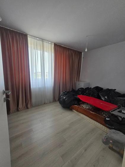 Casă cu 3 camere cu Teren 100 Mp în Dobroești