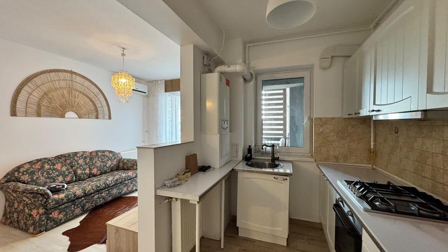 Apartament cu 2 camere nedecomandat în Centru Civic