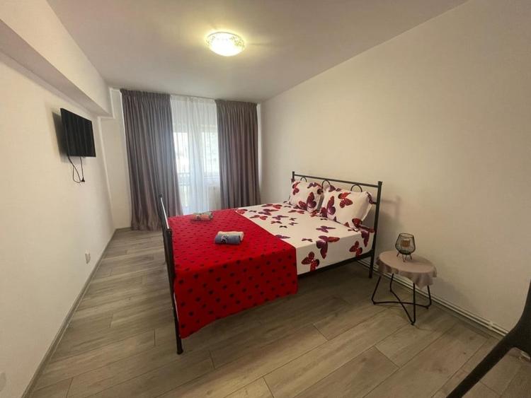 Apartament cu 3 camere decomandat, mobilat în Unirii — fotografia 3