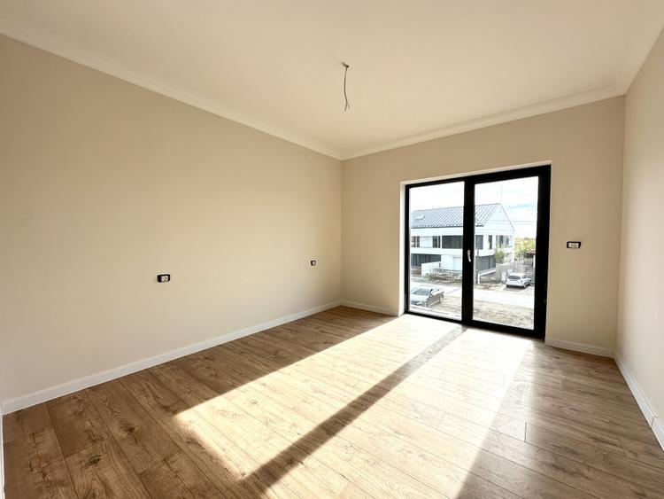 Duplex cu 3 camere cu Canalizare în Sânandrei