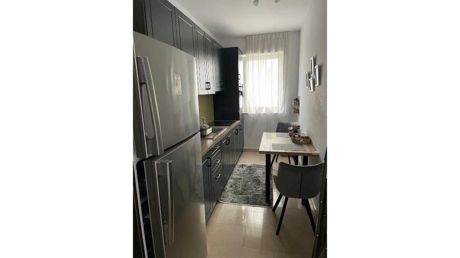 Apartament cu 2 camere semidecomandat, mobilat în 1 Mai