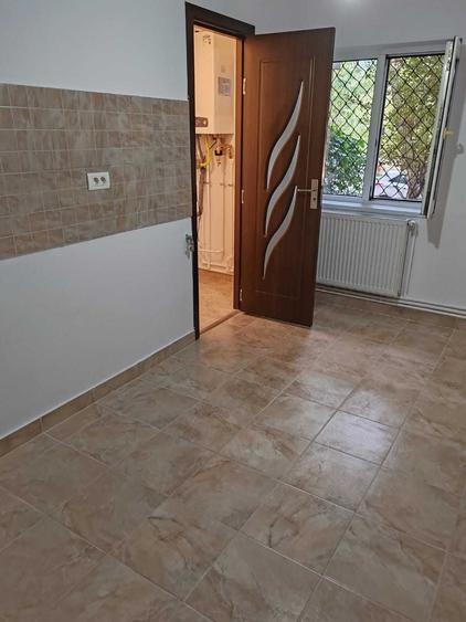 Apartament cu 4 camere decomandat în Colentina