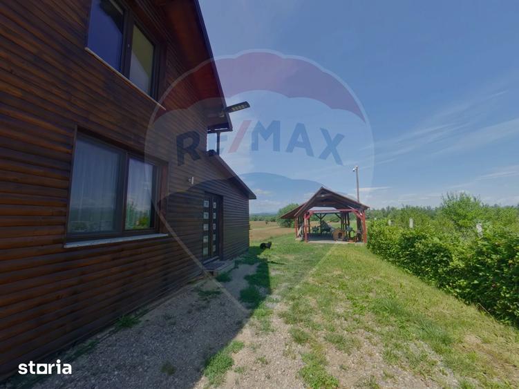 Casă cu 4 camere cu Teren 1160 Mp în Sarasău