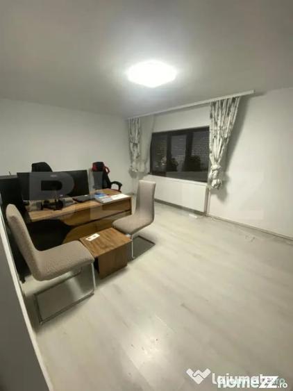 Apartament cu 5 camere decomandat în Micro 3