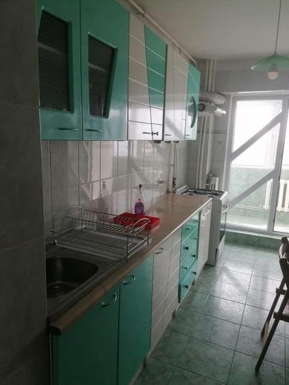 Apartament cu 3 camere decomandat în Far
