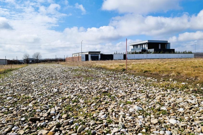 Teren Construcții intravilan de 740 mp, în Izvorani