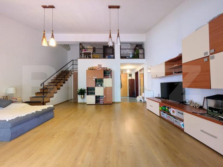 Apartament cu 6 camere decomandat, mobilat în Steaua