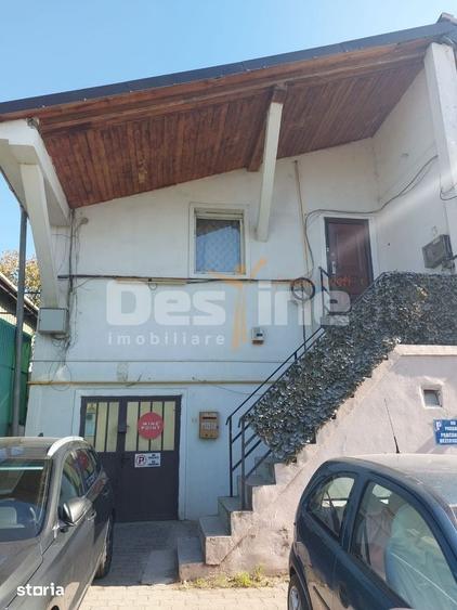 Apartament cu 4 camere decomandat în Girocului