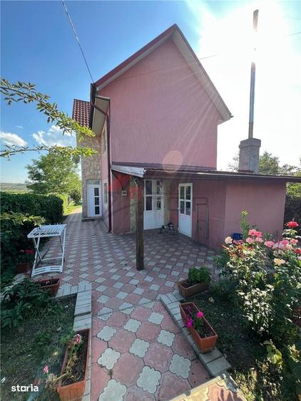 Casă cu 4 camere în Banu