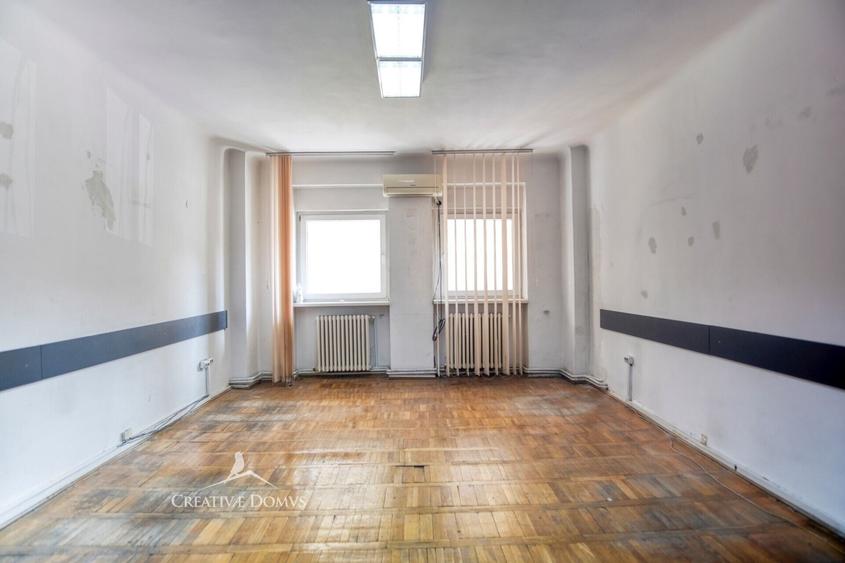 Birou, de 80 mp, în Universitate