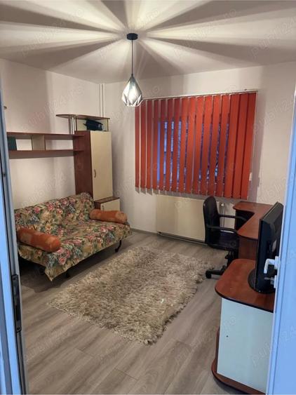 Apartament cu 3 camere decomandat în Răcădău