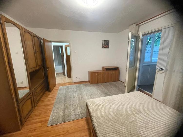 Garsonieră decomandată în Titan