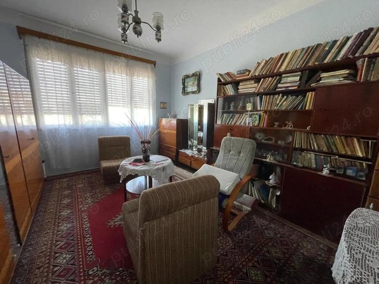 Casă cu 3 camere cu Teren 200 Mp în Central