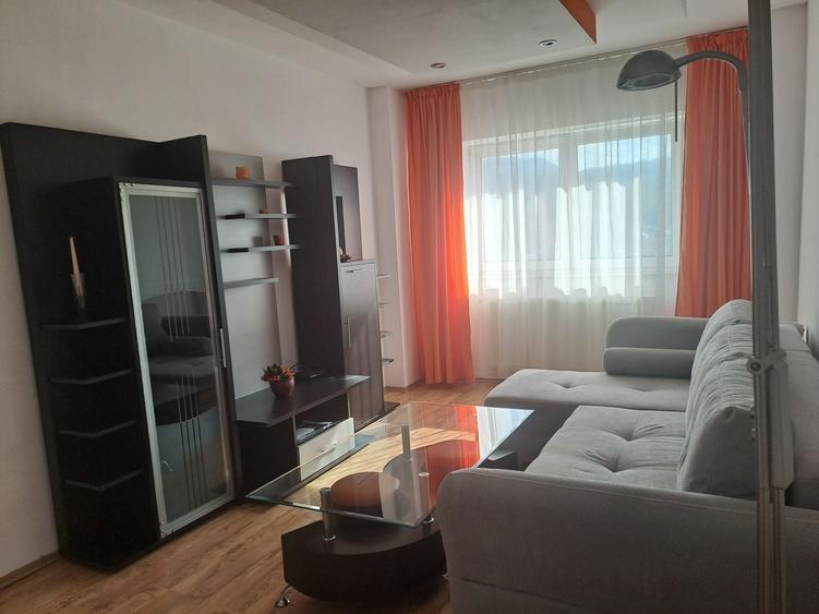 Apartament cu 2 camere decomandat în Calea București