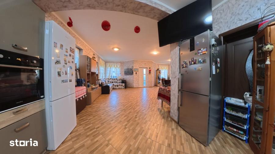 Casă cu 4 camere cu Teren 486 Mp în Central