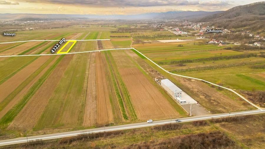 Teren de 4322 mp, în Mănești