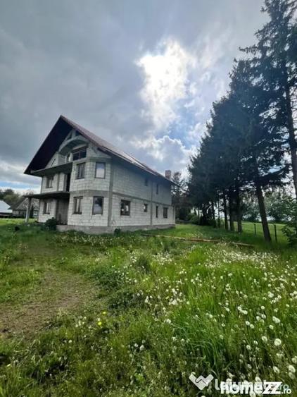 Casă cu 7 camere cu Teren 1674 Mp în Frătăuții Vechi