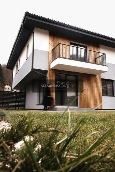 Duplex cu 4 camere cu Canalizare în Florești