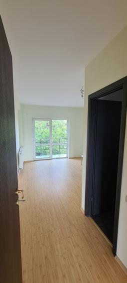 Apartament cu 3 camere semidecomandat în Exterior Nord