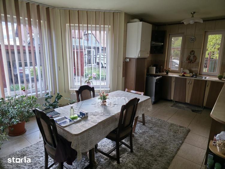 Casă cu 5 camere cu Teren 1000 Mp în Dâmbu Pietros