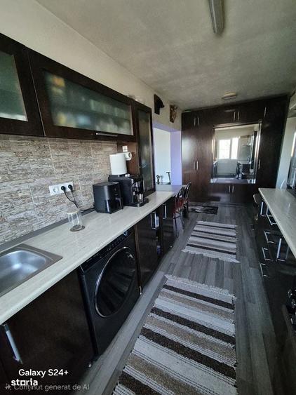 Apartament cu 4 camere semidecomandat în Tătărași