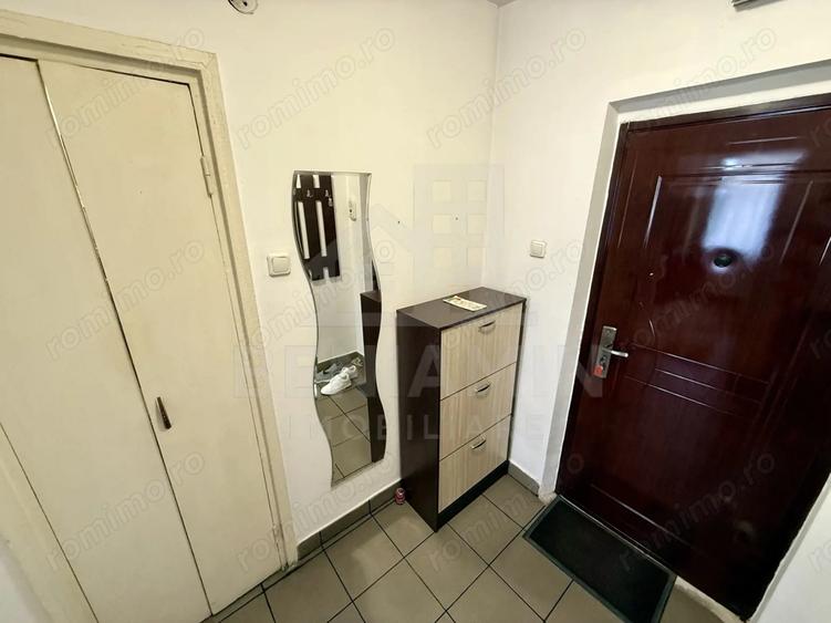 Apartament cu 2 camere semidecomandat în Craiovița Nouă