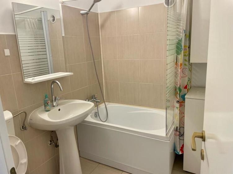 Inchiriez apartament 3 camere Teiul Doamnei - 3