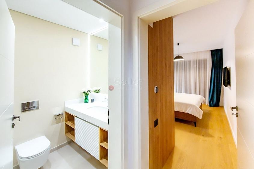 Apartament cu 3 camere semidecomandat, mobilat în Brașovul Vechi