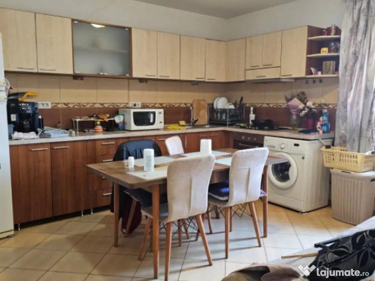Casă cu 8 camere cu Teren 166 Mp în Central