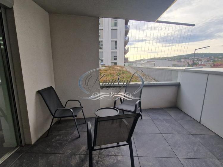 Apartament cu 2 camere semidecomandat, mobilat în Iris