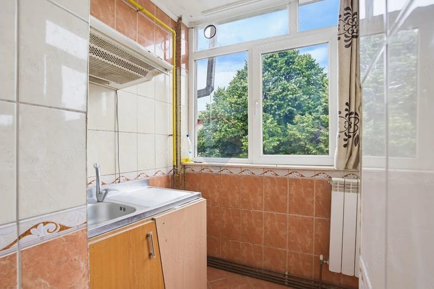 Apartament cu 3 camere decomandat în Spital