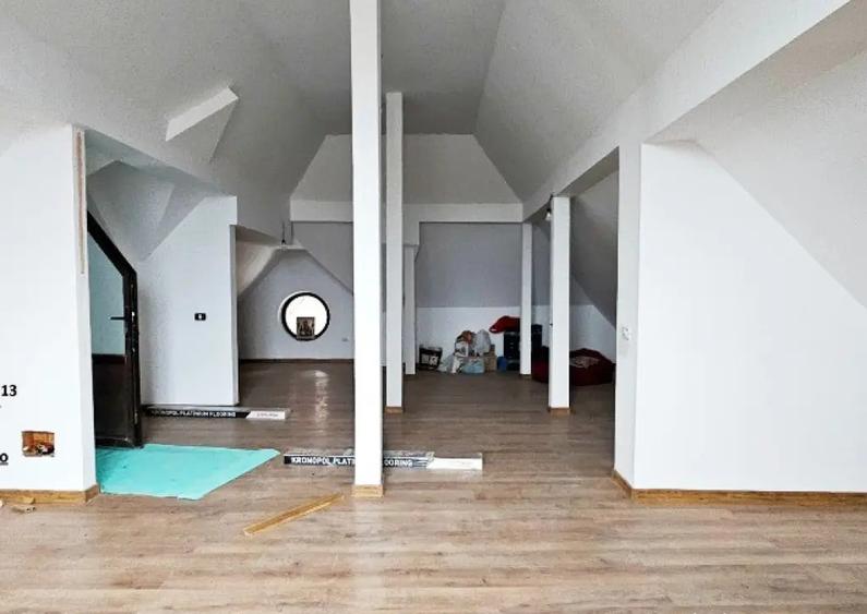Casă cu 5 camere cu Teren 2000 Mp în Ciritei