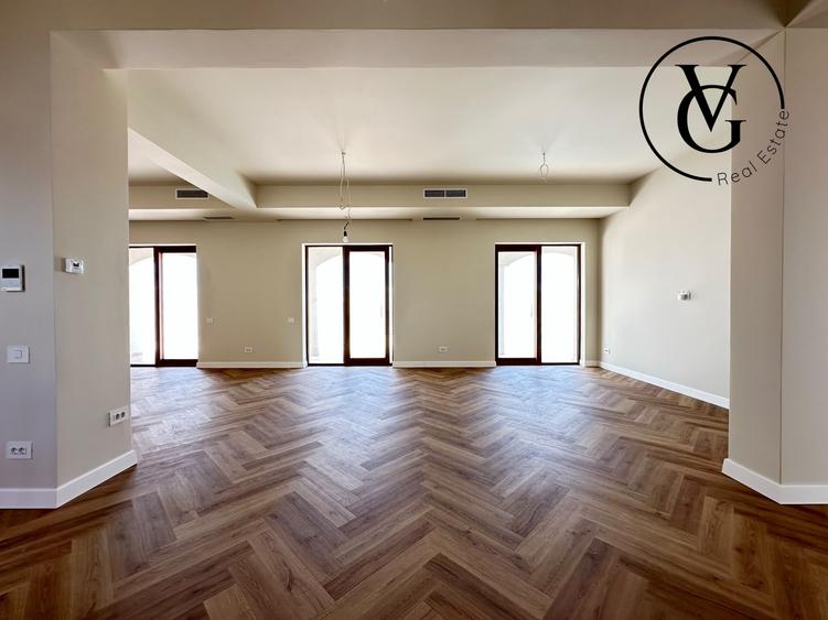 Casă individuală cu 6 camere cu Piscina în Ovidiu