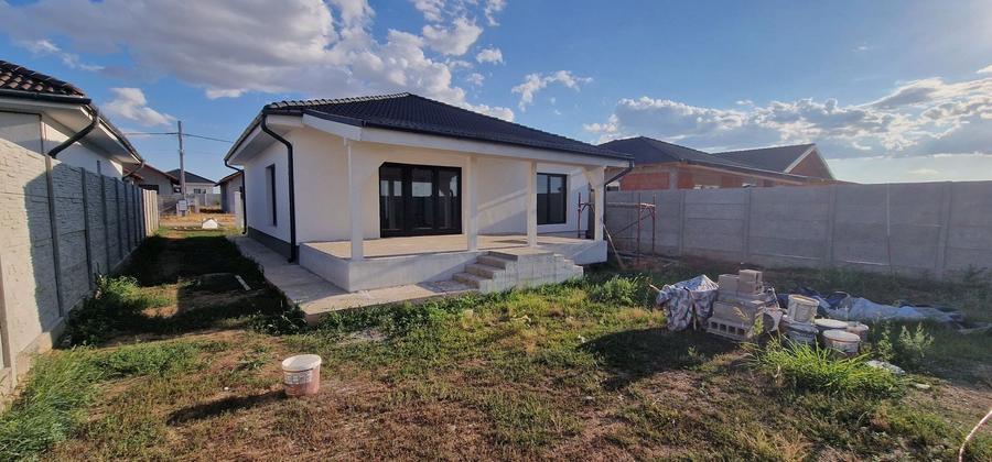 Casă cu 4 camere în Sântandrei