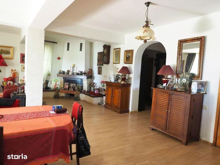 Casă cu 4 camere cu Teren 1798 Mp în Izvorani