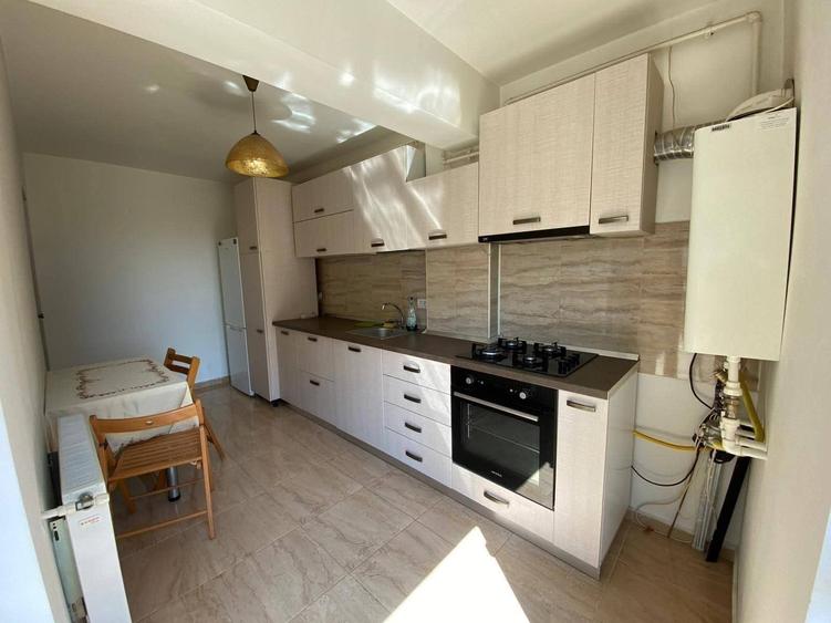 Apartament cu 2 camere decomandat în Roșu