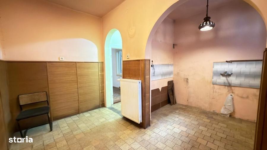 Casă cu 4 camere în Central