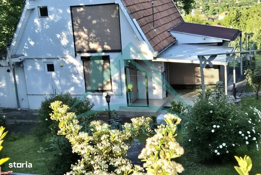 Casă cu 3 camere decomandat în Cojocani